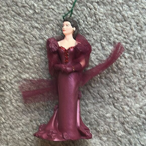 Hallmark Keepsake Ornament: Scarlett O’Hara - Picture 7 of 9